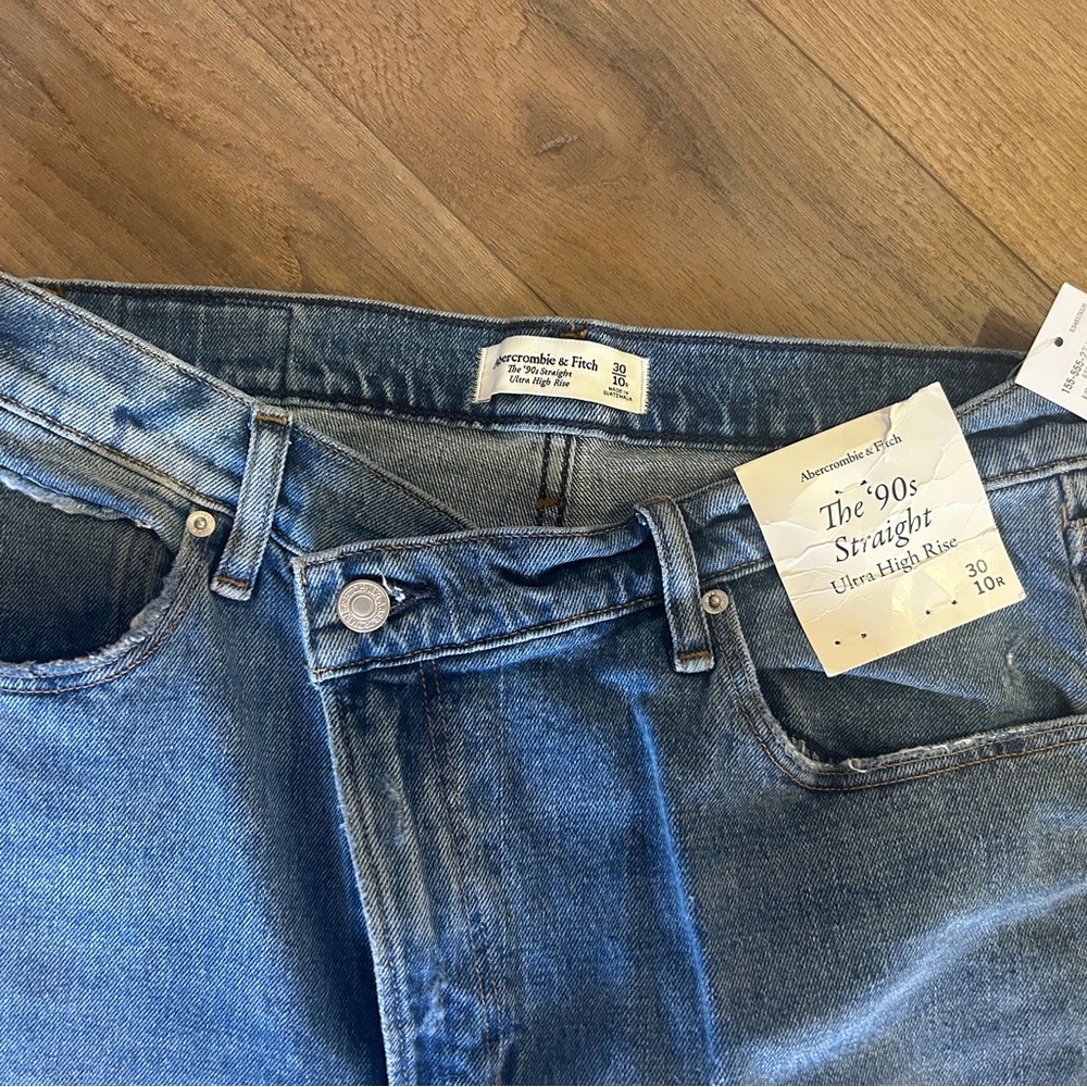 Abercrombie & Fitch Women’s Ultra High Rise Crossover Jeans 👖